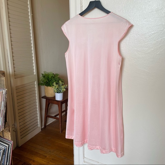 Vintage Lace and Bow Night Dress - Picture 3 of 16